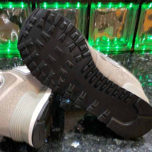 New Balance Women’s Classic 574 Core Pack Grey Athletic Shoes Size 8.5 - Picture 14 of 15